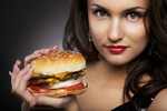 Защо някой се храни много но не напълнява? Учените обясняват това явление.
